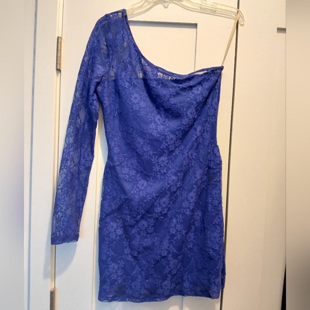Asymmetrical violet lace dress